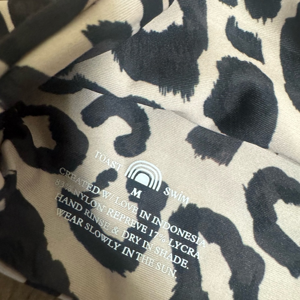 Toast Swim Signature Scoop bikini Top (Spot). Medium. Bralette. Leopard cheetah - Picture 9 of 12